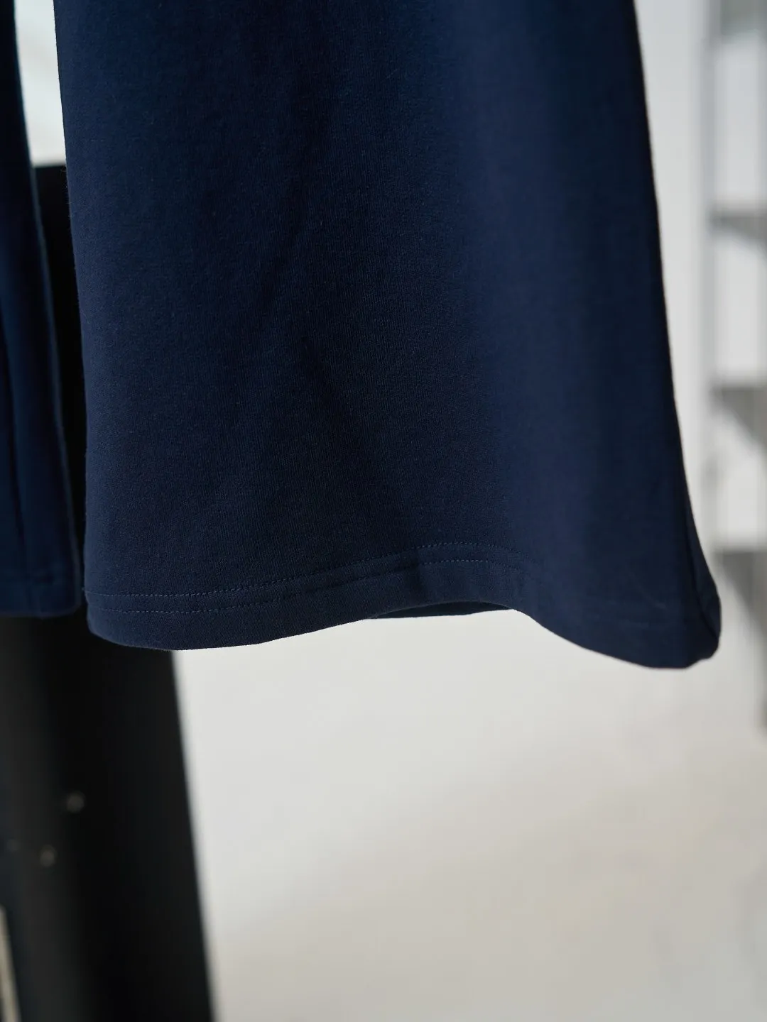 [Real auction] Acne Studios embroidered trousers (version 2) [In Stock] S M L XL custom-made foggy brushed fleece, draped and stylish, soft and skin-friendly. The color is dark navy. It condenses the tranquility and depth of the deep sea twilight. Retro calmness has a natural sense of coolness and luxury. The Classic embroidered logo on the thigh is like a light star, condensing brand recognition and high-end texture. The drawstring waistband and side pockets are designed to create a concise and casual attitude. The minimalist texture hides a trendy edge. Wear it with the Series suit to form a luxurious and elegant system. It interprets a unique Nordic elegant mood. It adopts imported machine embroidery technology and uses advanced computer control systems and precision mechanical parts to realize the Acne Studios logo work. High precision. The lines are smooth and delicate. The fabrics have been washed with enzymes for a better hand feel. Not easy to deform, not easy to shrink, not easy to fade. Maintains long-lasting beauty with a loose fit